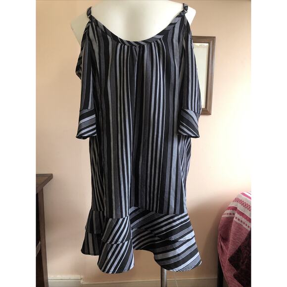 Torrid Ruffle Open Shoulder Dress Black White Stripe Size 2X Adjustable - Picture 4 of 7